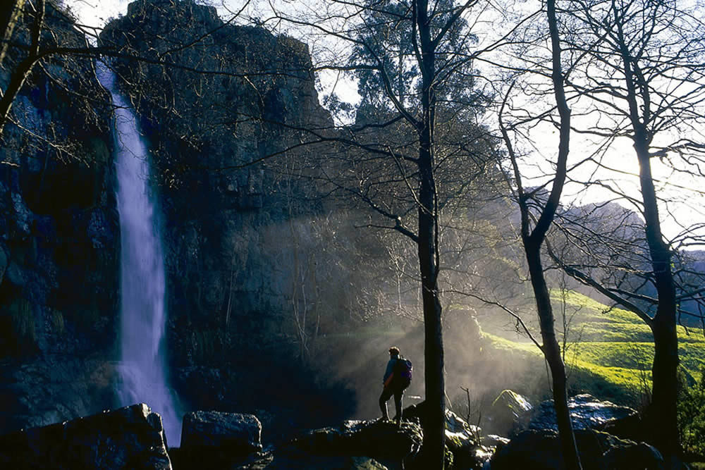 una hermosa vista de las cascadas de oneta