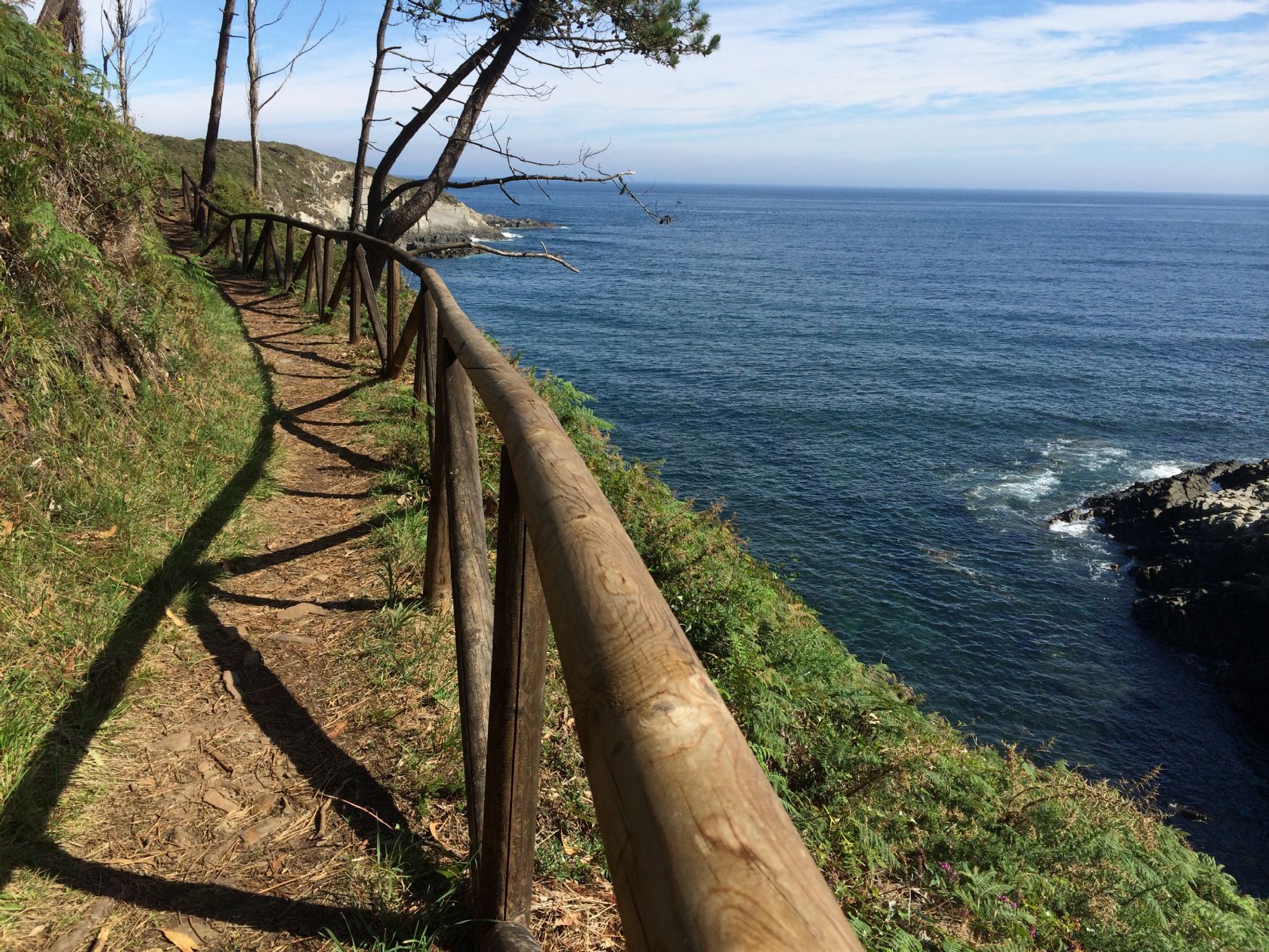 un paseo junto al mar por la senda naviega